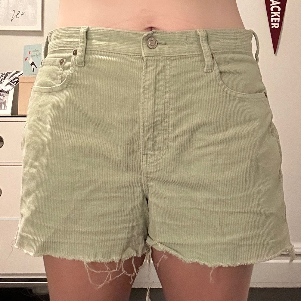 GAP Light Green Corduroy Jean Shorts Size 14/32 - Picture 1 of 5